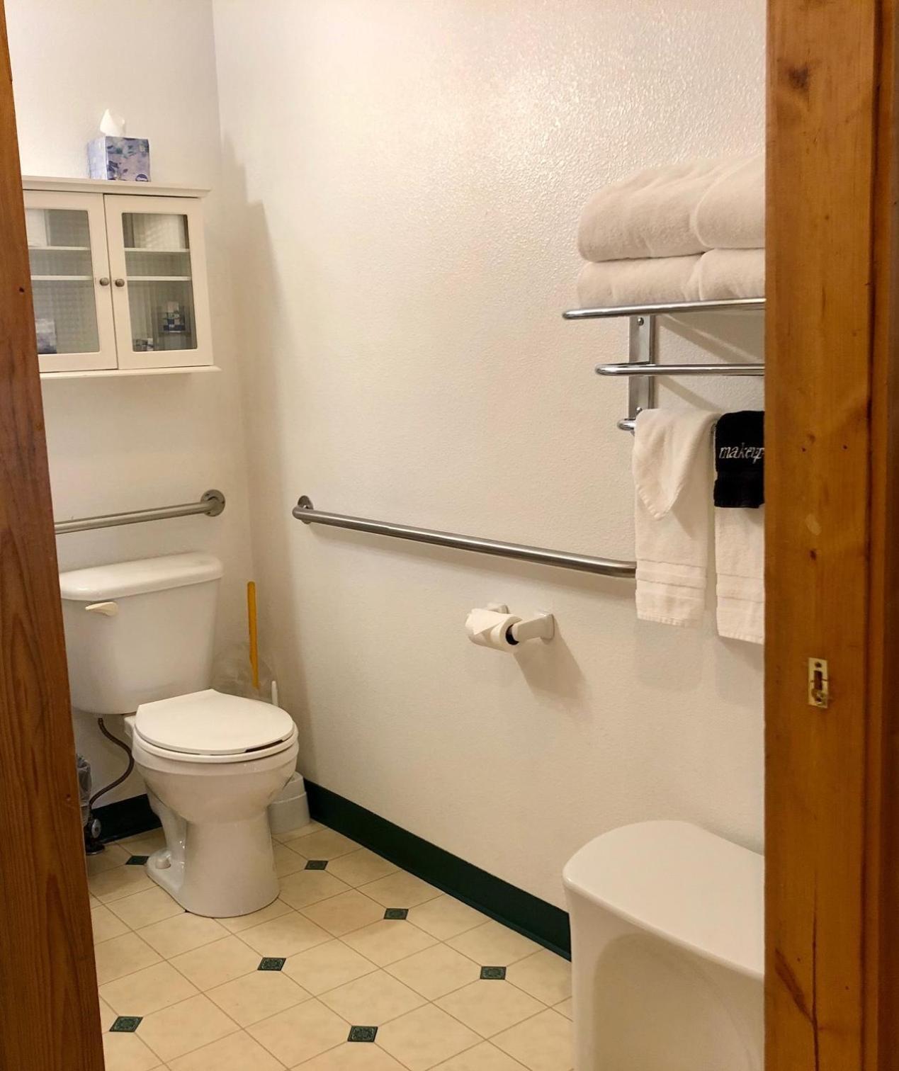 Susitna River Lodging, Suites Talkeetna Room photo